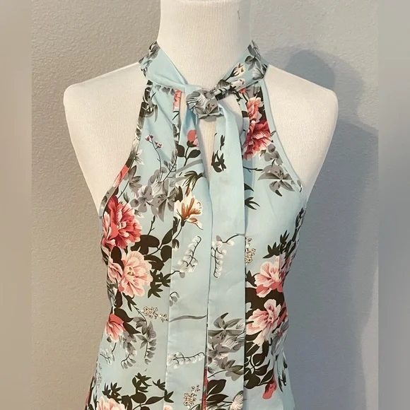 🛑**SOLD**Light green/blue mini, lightweight, halter dress with tie front - Picture 4 of 7